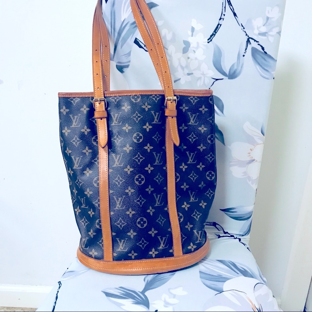 ๐HP๐90โs VTGโขLouis Vuitton GM XLG Bucket Monogram Bag, Authenticitated by Posh - Picture 12 of 16